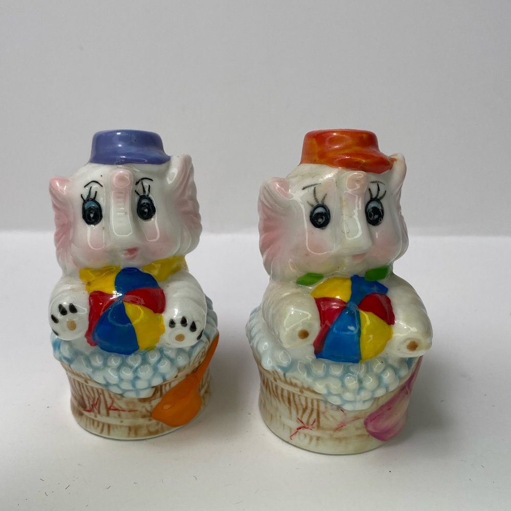 Vintage elephant salt and pepper shakers Japan‎